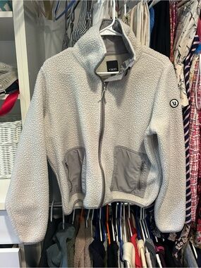 Vuori cream/Light Gray Sherpa Full-Zip Jacket size medium